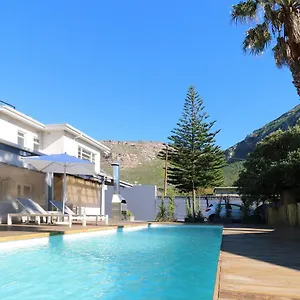 Mui Guestique Muizenberg