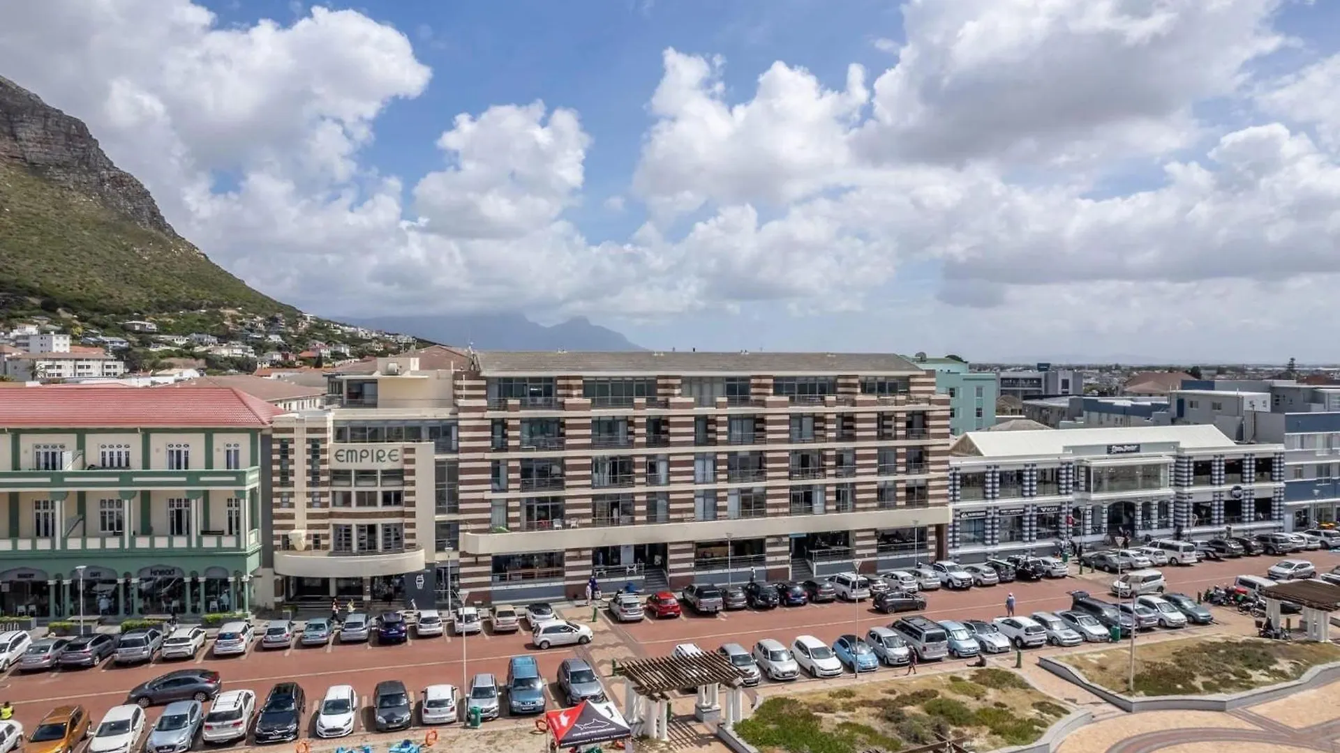 'Just Beachy' Muizenberg Beach Apartment